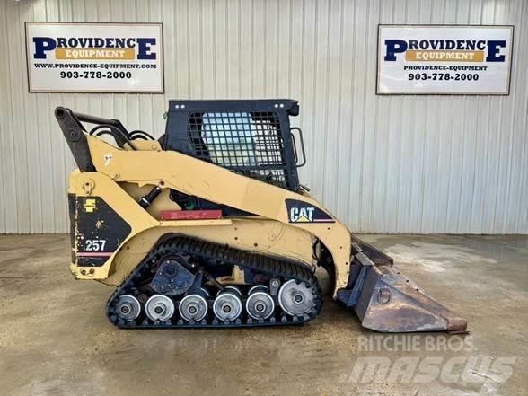 CAT 257 Kompaktlastare