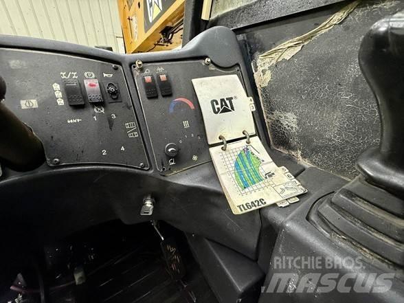 CAT TL642C Teleskoplastare