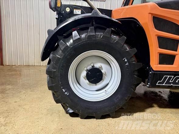 JLG 823 Teleskoplastare