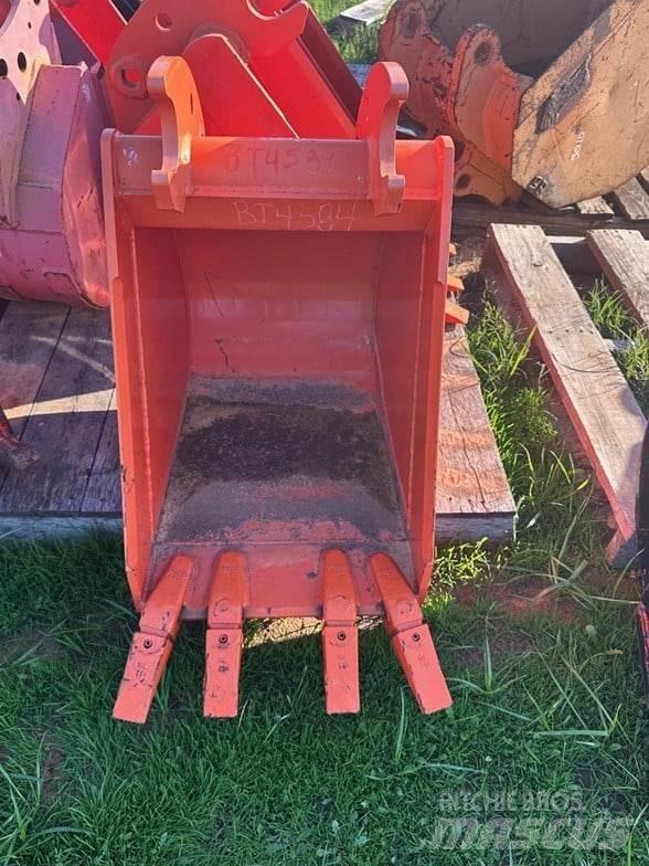 Kubota BT4584 Skopor