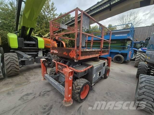 SkyJack 6832RT Saxliftar