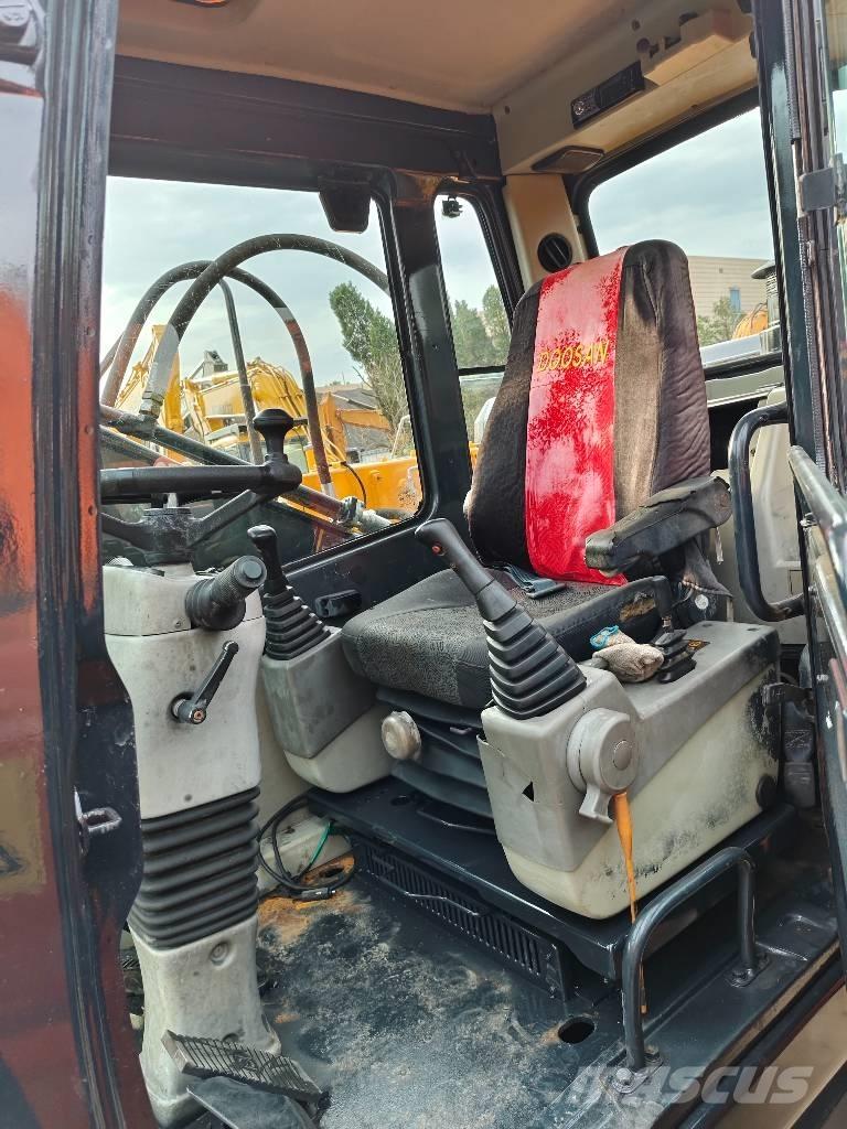 Hyundai r210w-9 Hjulgrävare