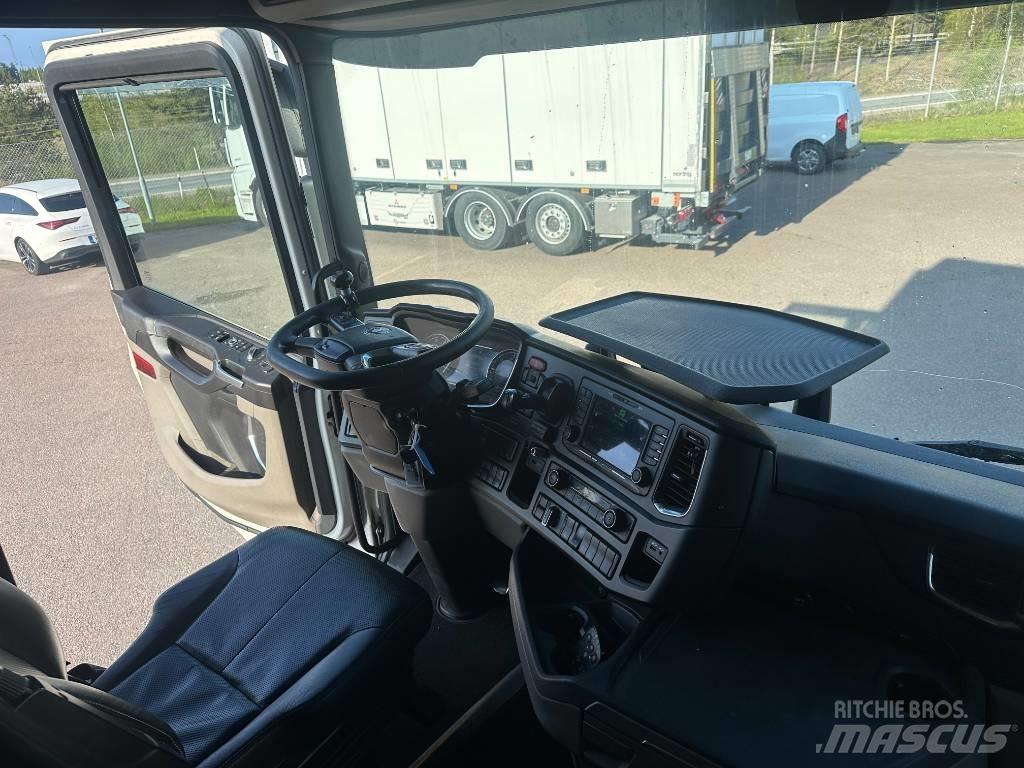 Scania R520B6X2NB Skåpbilar