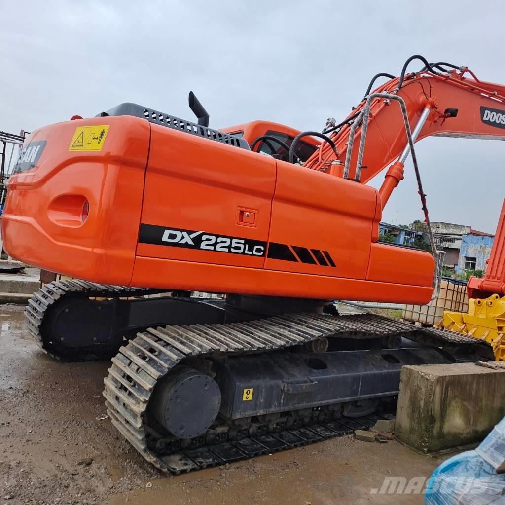 Doosan DX 225 Bandgrävare