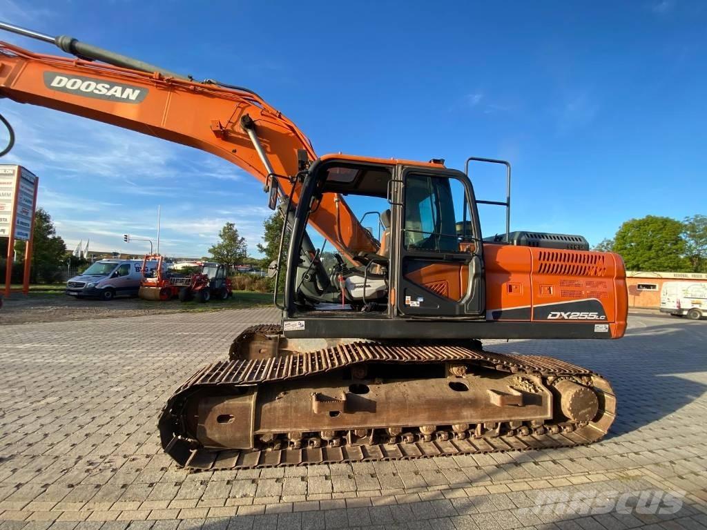 Doosan DX 255 LC-5 Bandgrävare