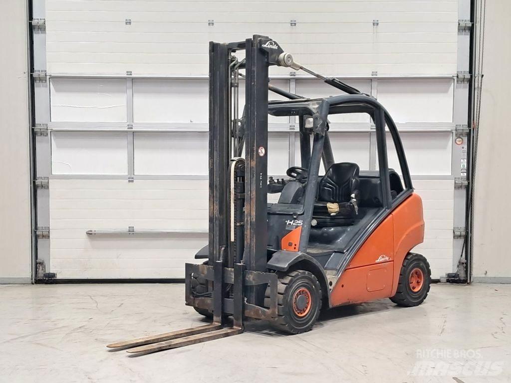 Linde H25T Gasolmotviktstruckar