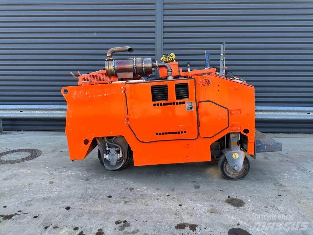 Wirtgen W 350 Asfaltskallfräsmaskiner