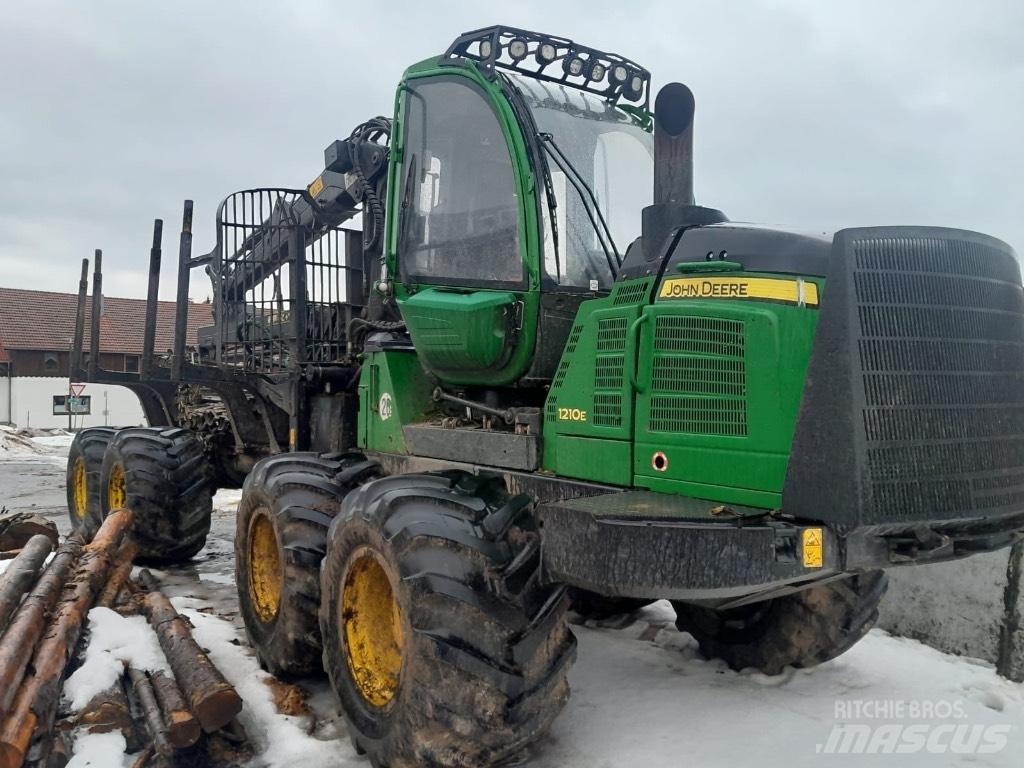 John Deere 1210 E Skotare