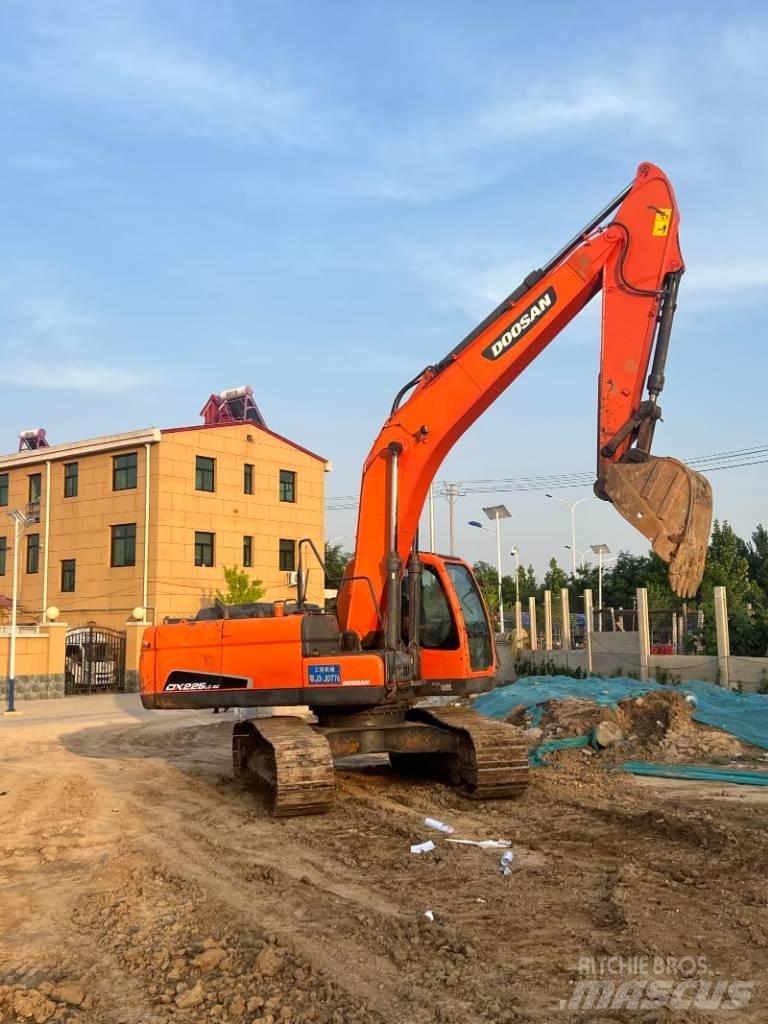 Doosan DX225LC-9C Bandgrävare