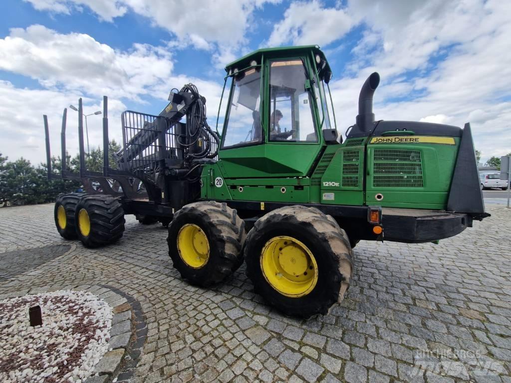 John Deere 1210 E Skotare