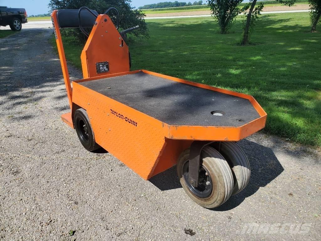 Taylor-Dunn SC100 Dragtruck