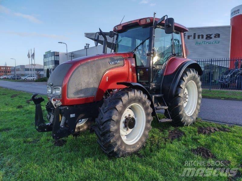 Valtra M 130 Traktorer