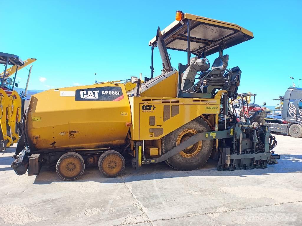 CAT AP 600F Asfaltsläggningsmaskiner