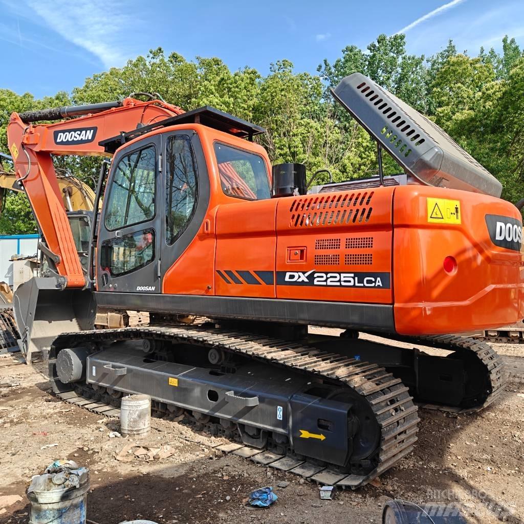 Doosan DX 225 LCA Bandgrävare