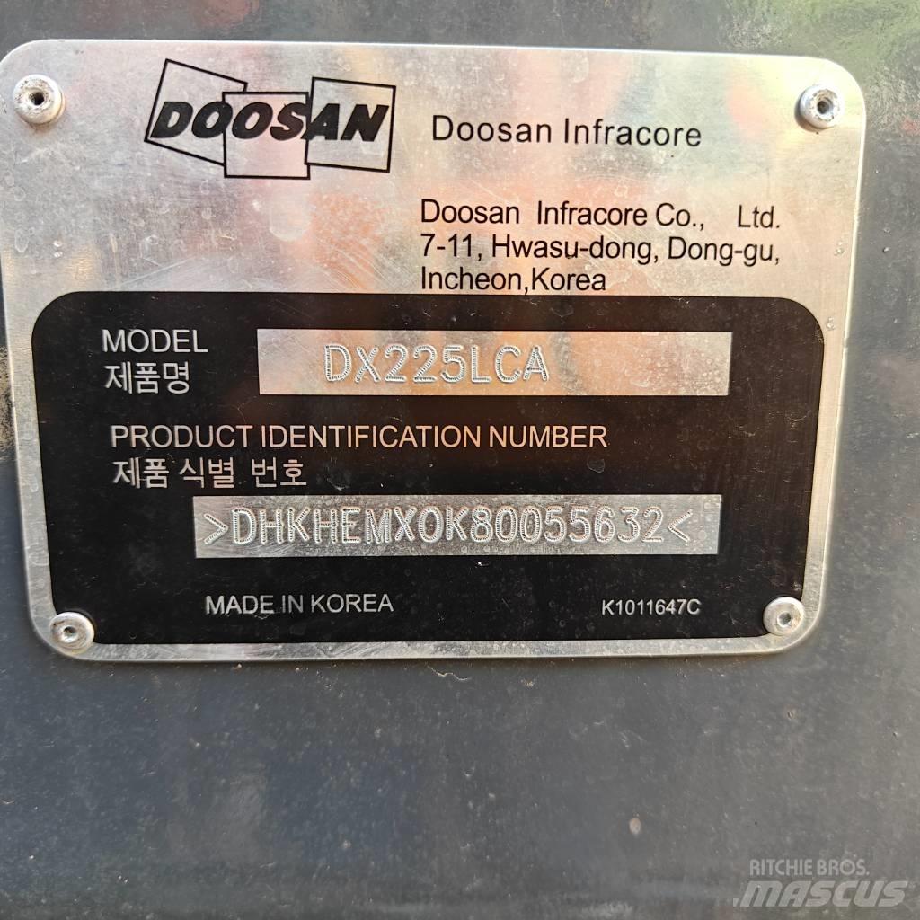 Doosan DX 225 LCA Bandgrävare