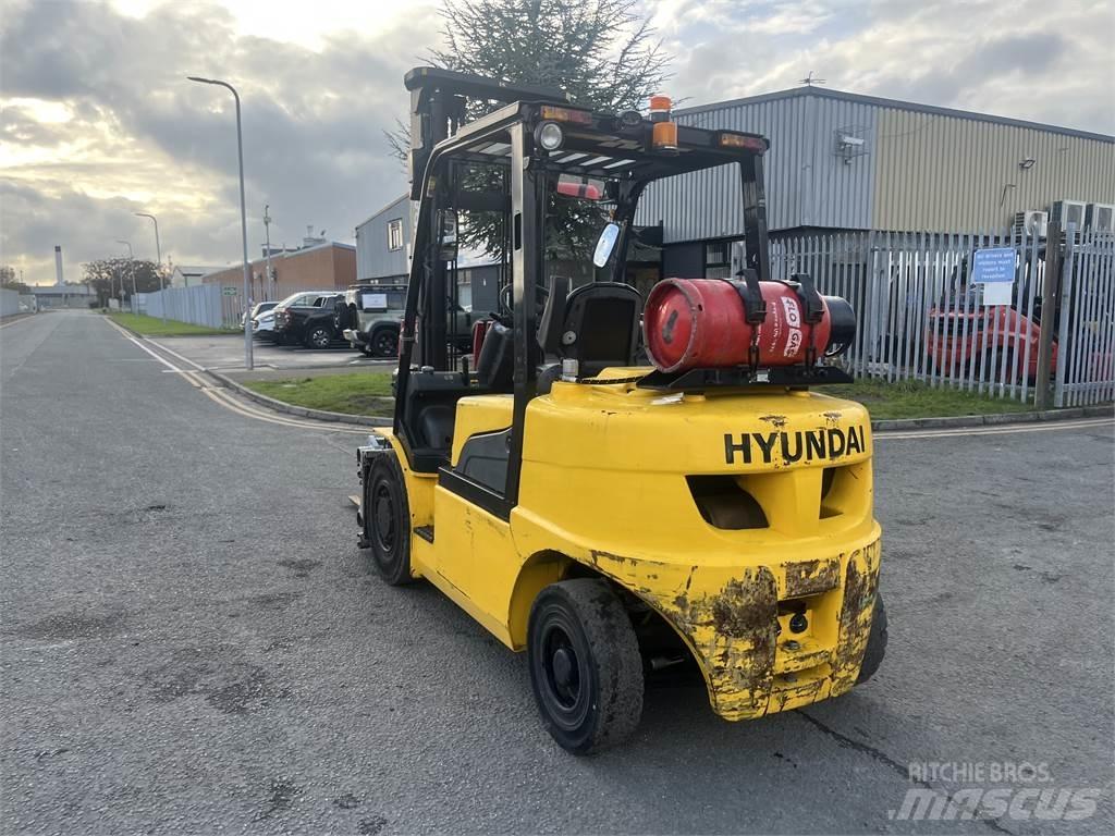 Hyundai 35L-7A Gasolmotviktstruckar
