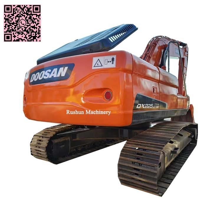 Doosan DX 225 LC Bandgrävare