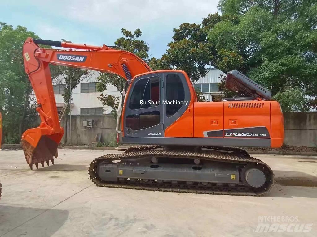 Doosan DX 225 LC Bandgrävare