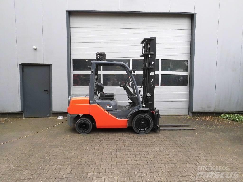 Toyota 02-8 FD 30 Dieselmotviktstruckar