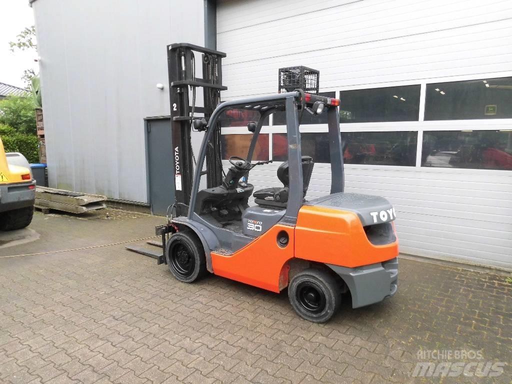 Toyota 02-8 FD 30 Dieselmotviktstruckar