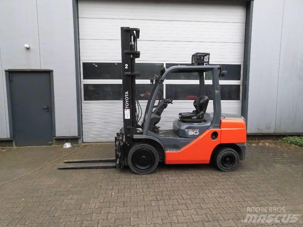 Toyota 02-8 FD 30 Dieselmotviktstruckar
