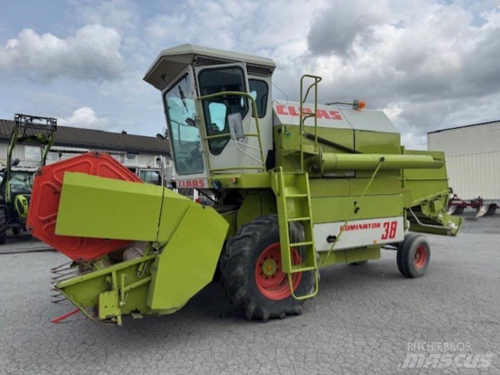 CLAAS Dominator 38 Skördetröskor