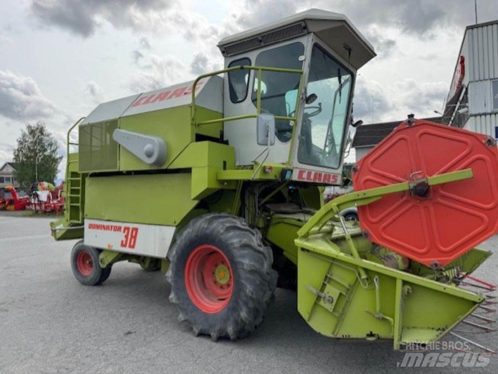 CLAAS Dominator 38 Skördetröskor