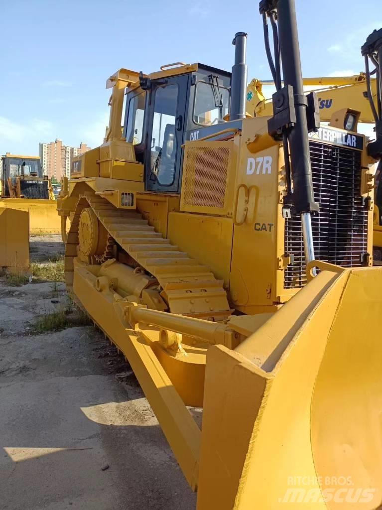 CAT D7R Väghyvlar