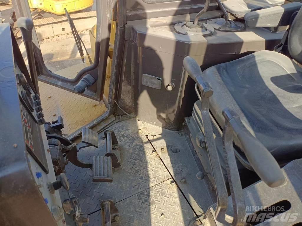 CAT D7R Väghyvlar