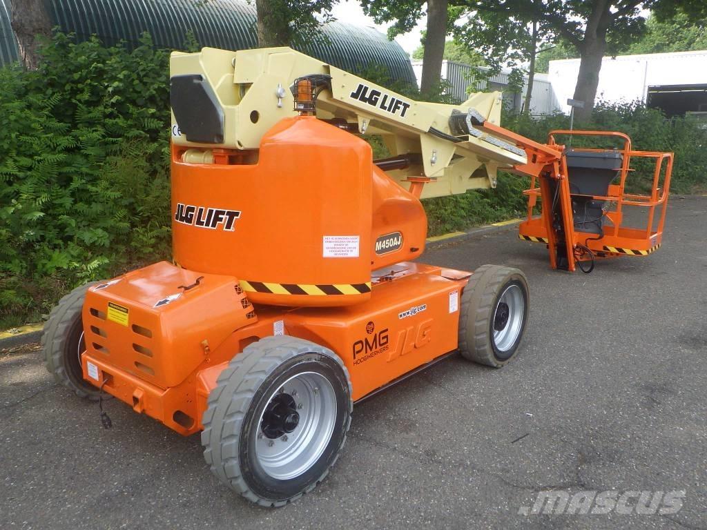 JLG M450AJ Bomliftar