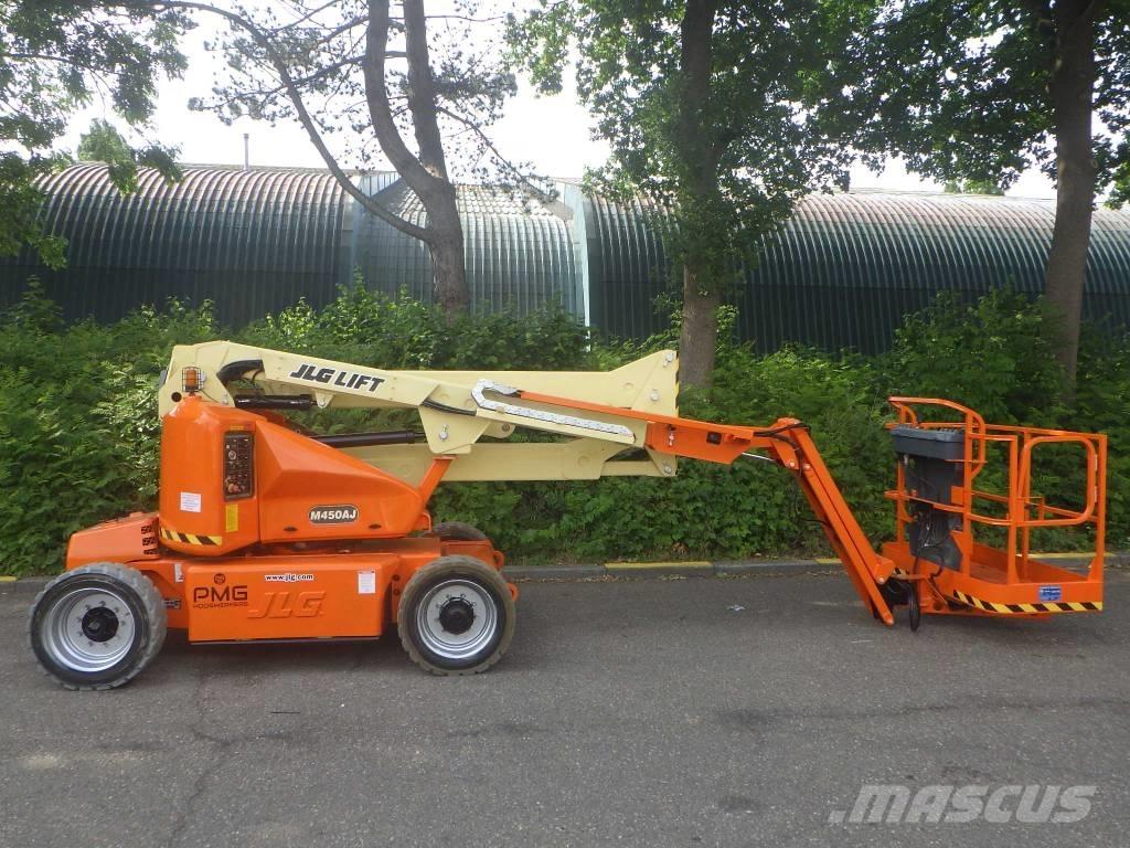 JLG M450AJ Bomliftar
