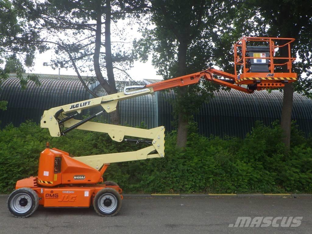 JLG M450AJ Bomliftar