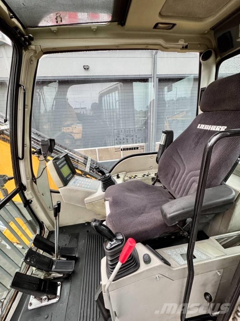 Liebherr R934C LC Rivningsgrävare