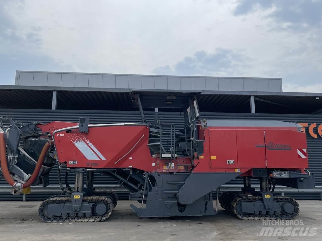 Wirtgen W 250 Asfaltskallfräsmaskiner