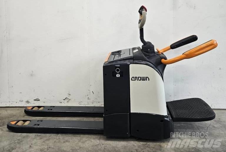 Crown WT 3040 E Låglyftare med plattform