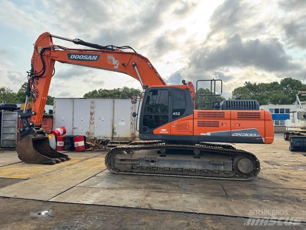 Doosan DX 300 LC-5 Bandgrävare