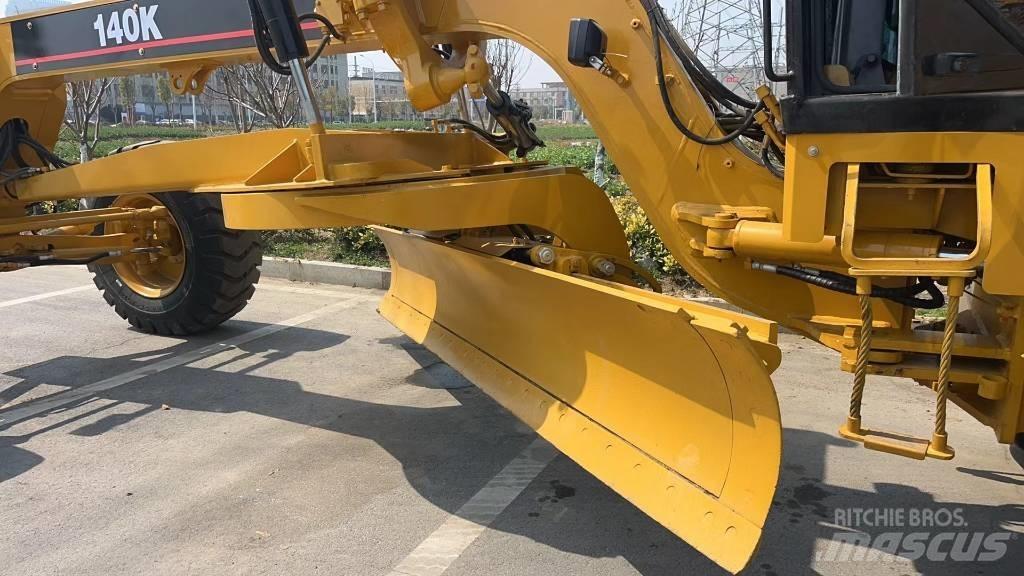 CAT 140 K Väghyvlar