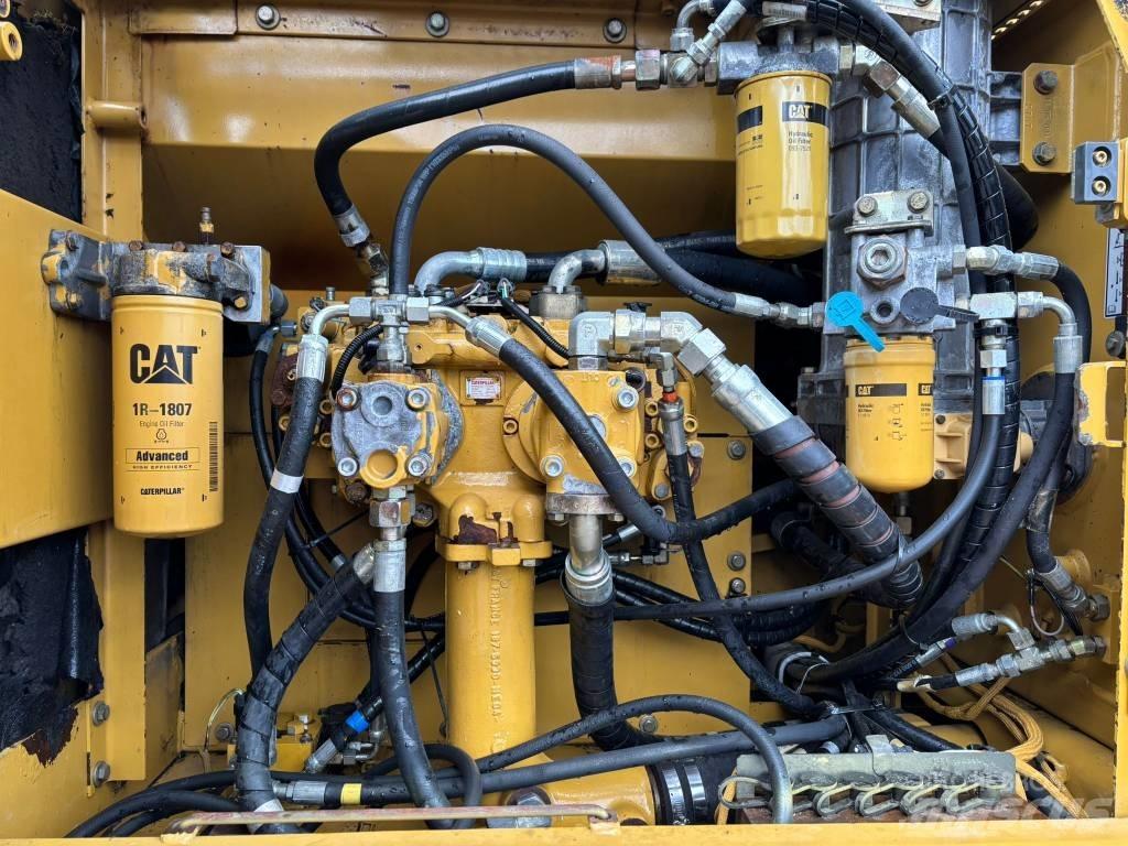 CAT 325 CL Bandgrävare