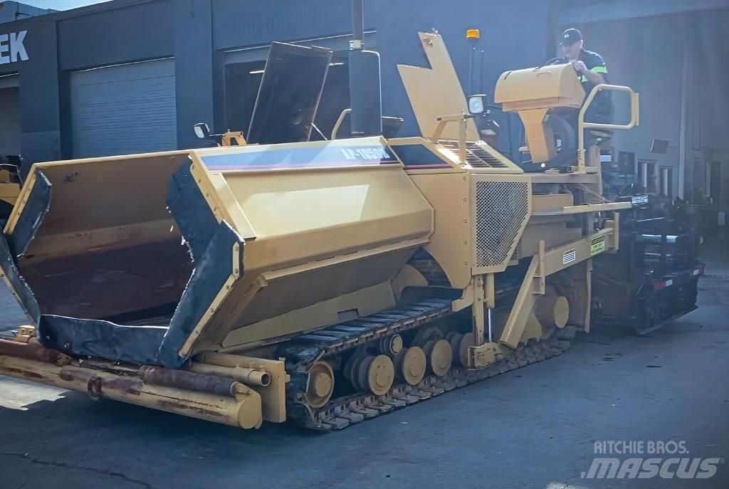 CAT AP 1050 B Asfaltsläggningsmaskiner