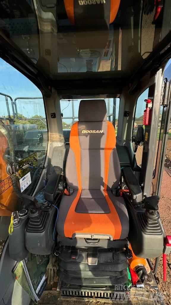 Doosan DX140LC-5 Bandgrävare