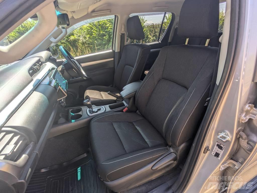 Toyota Hilux Flakbilar/Pickuper