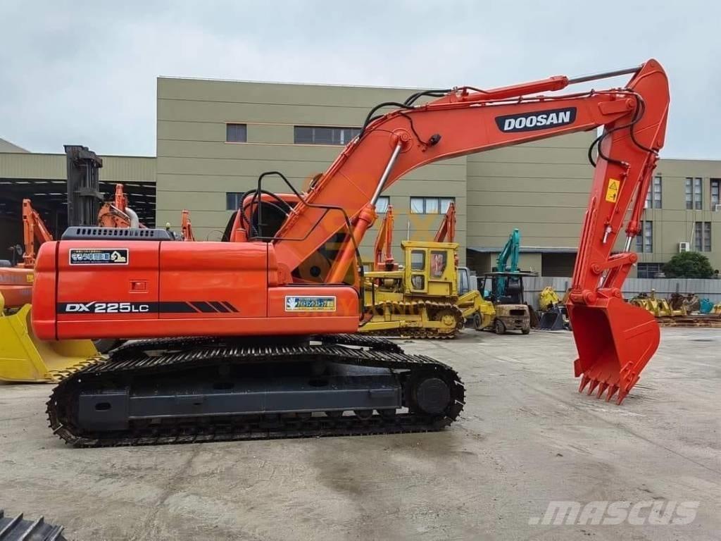 Doosan DX 225 LC Bandgrävare