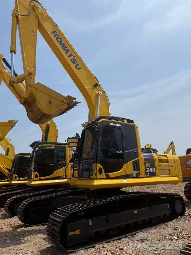 Komatsu 240LC-8 Bandgrävare