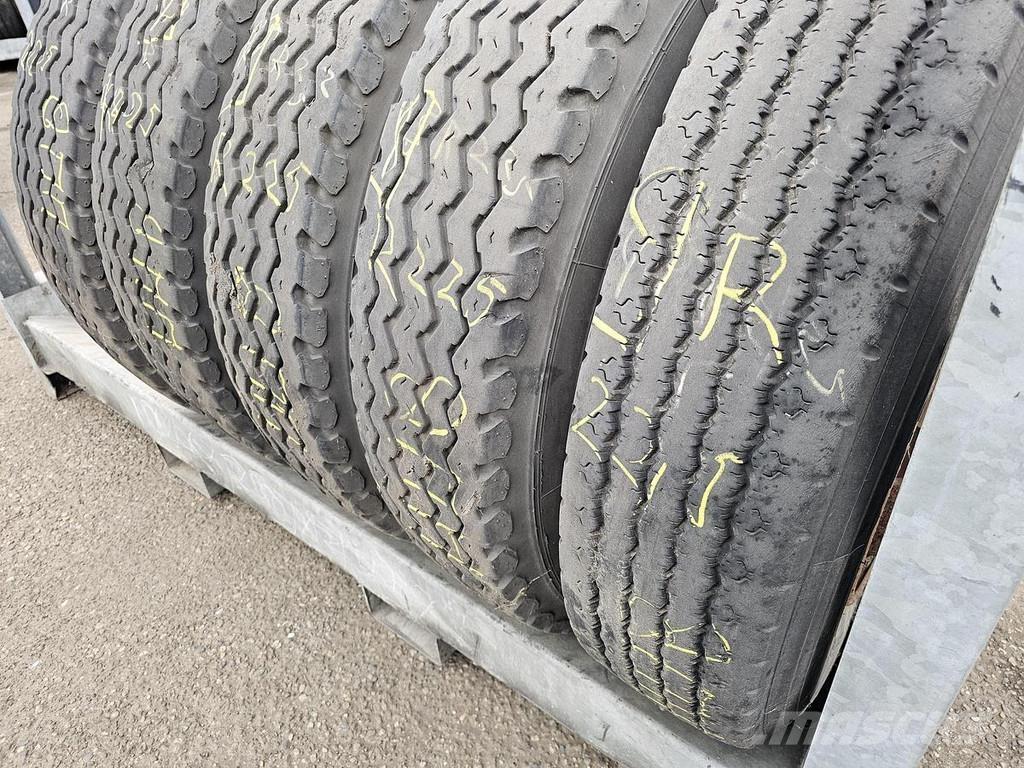 Uniroyal 9 R 22.5 Trailerchassie