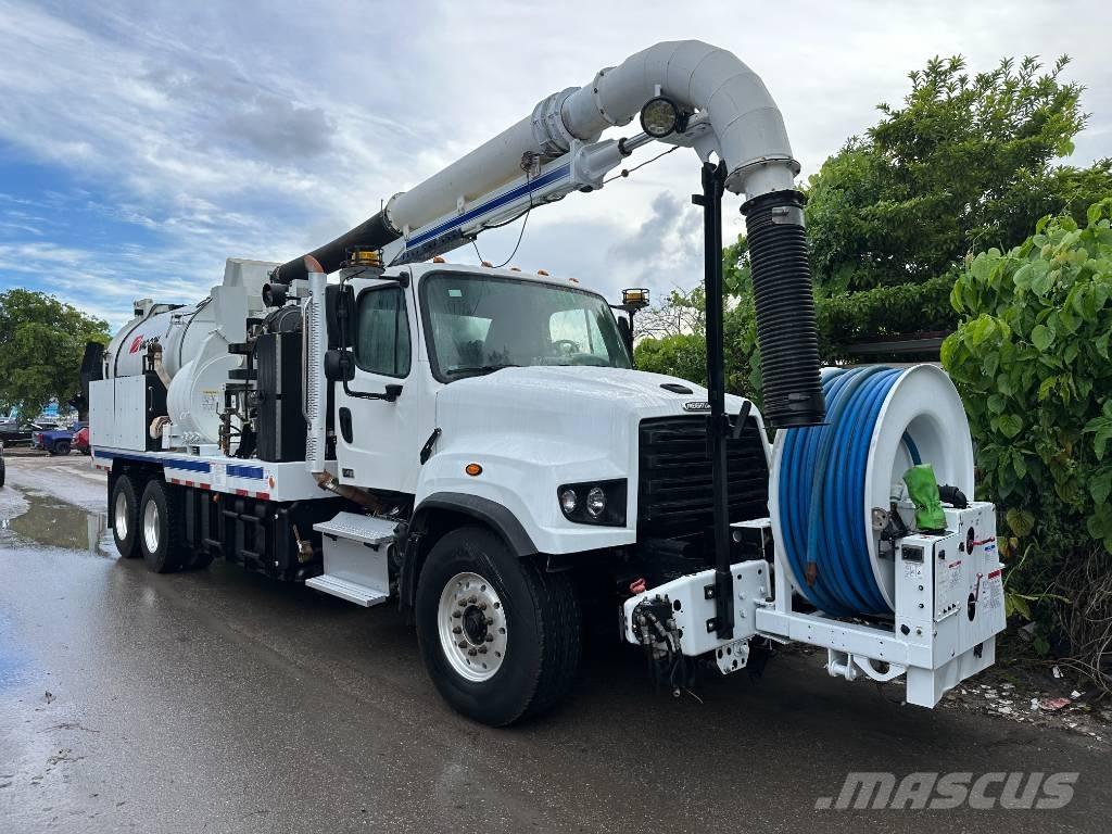 Freightliner 114 SD Slamsugningsbil