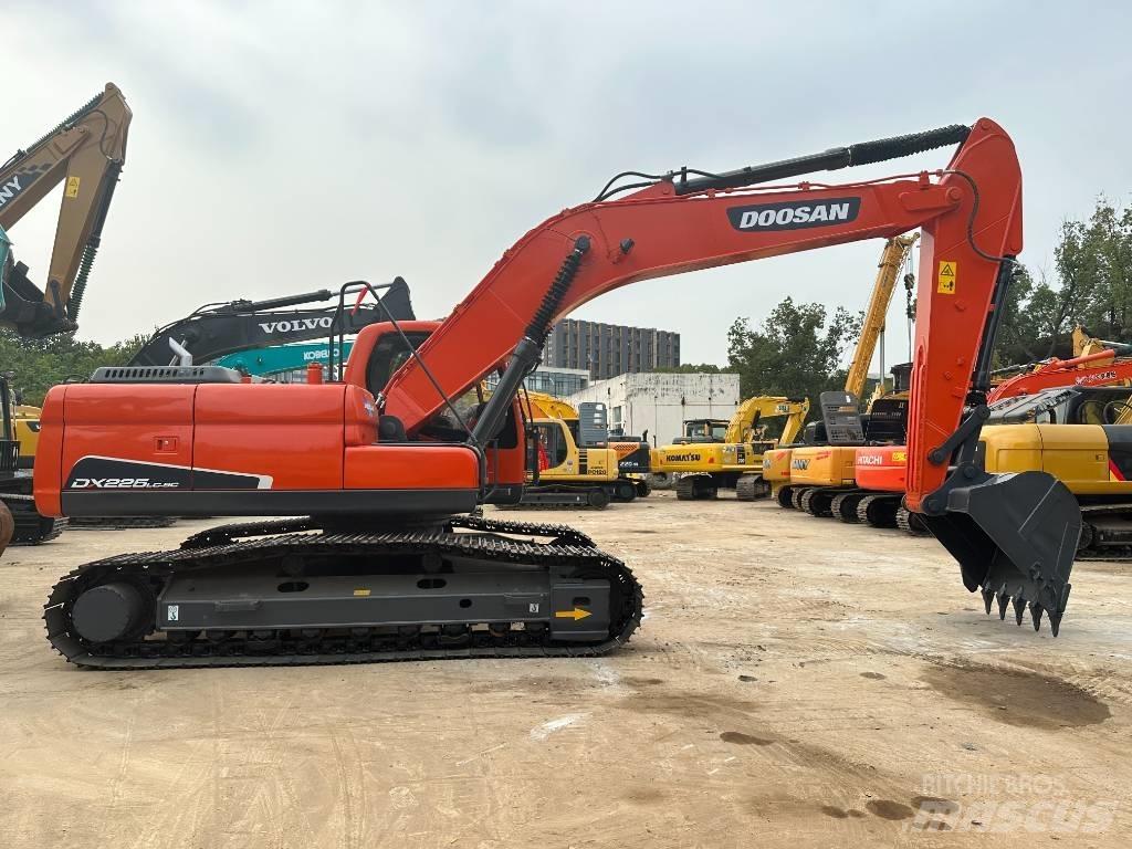 Doosan DX 225 LC-9 Bandgrävare