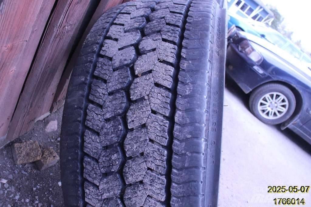 Michelin X MULTI Däck, hjul och fälgar