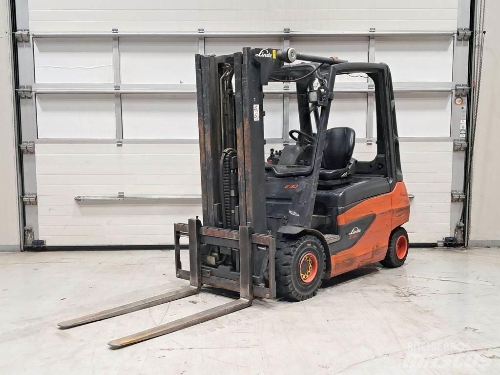 Linde E30-01 Elmotviktstruckar
