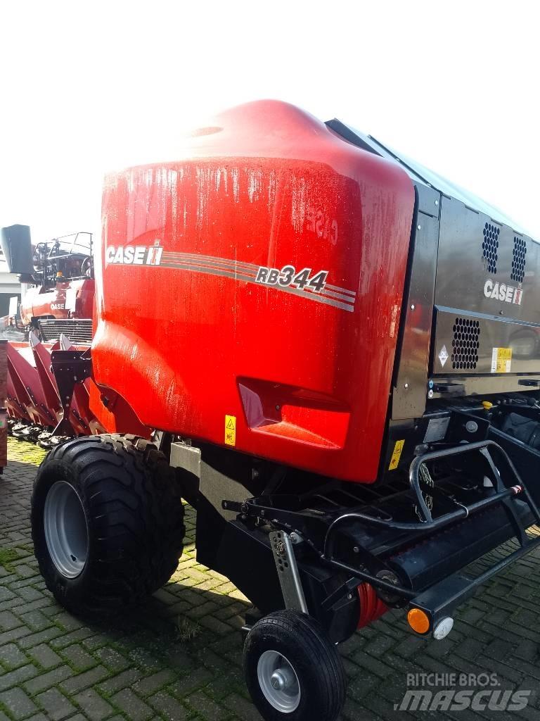 Case IH RB 344 Rundbalspressar