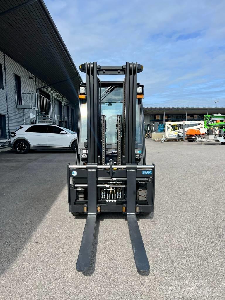 Hyundai 35DN-9V Dieselmotviktstruckar